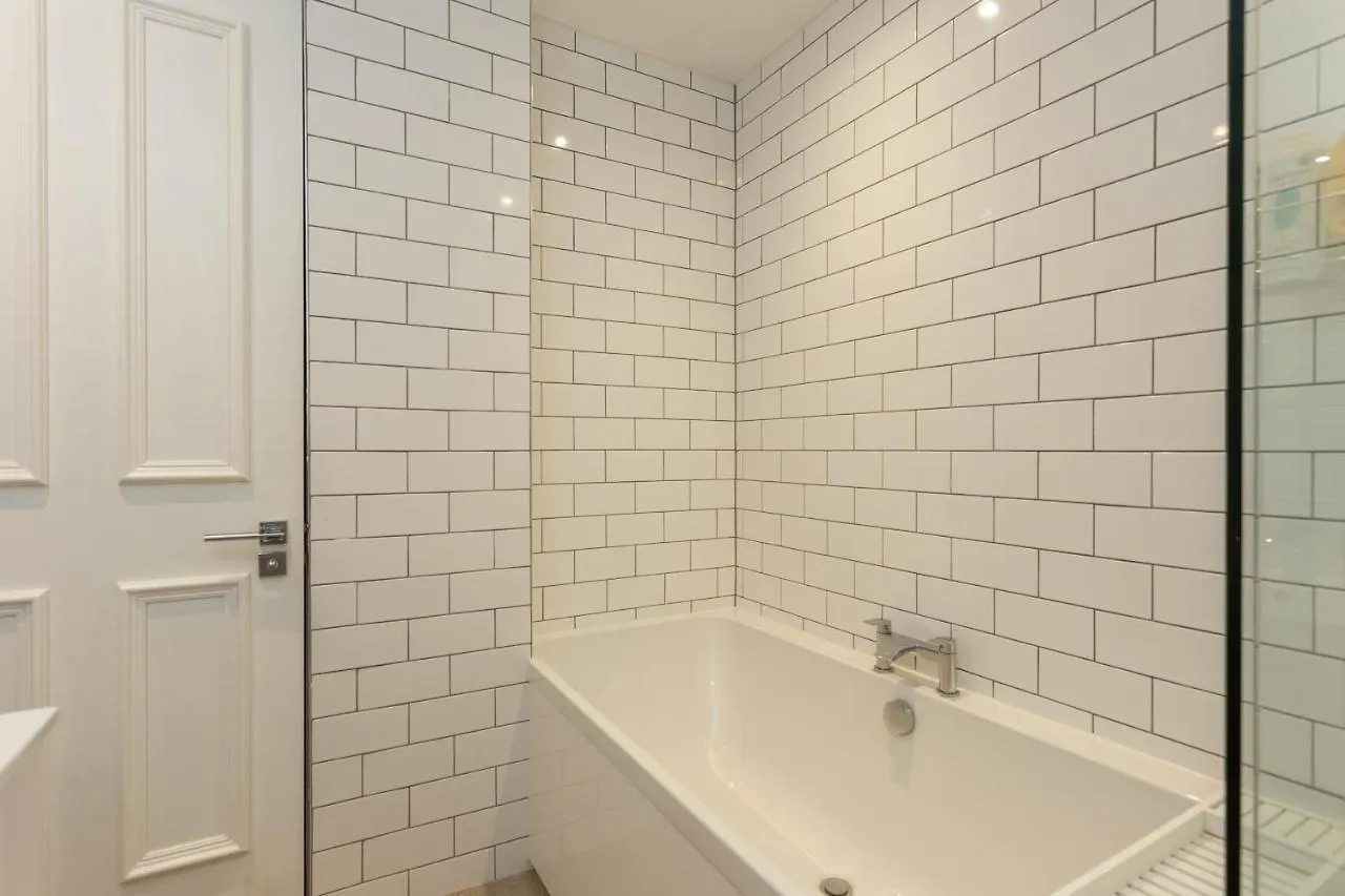 Royal 2Bed Apartment City Center EDI
