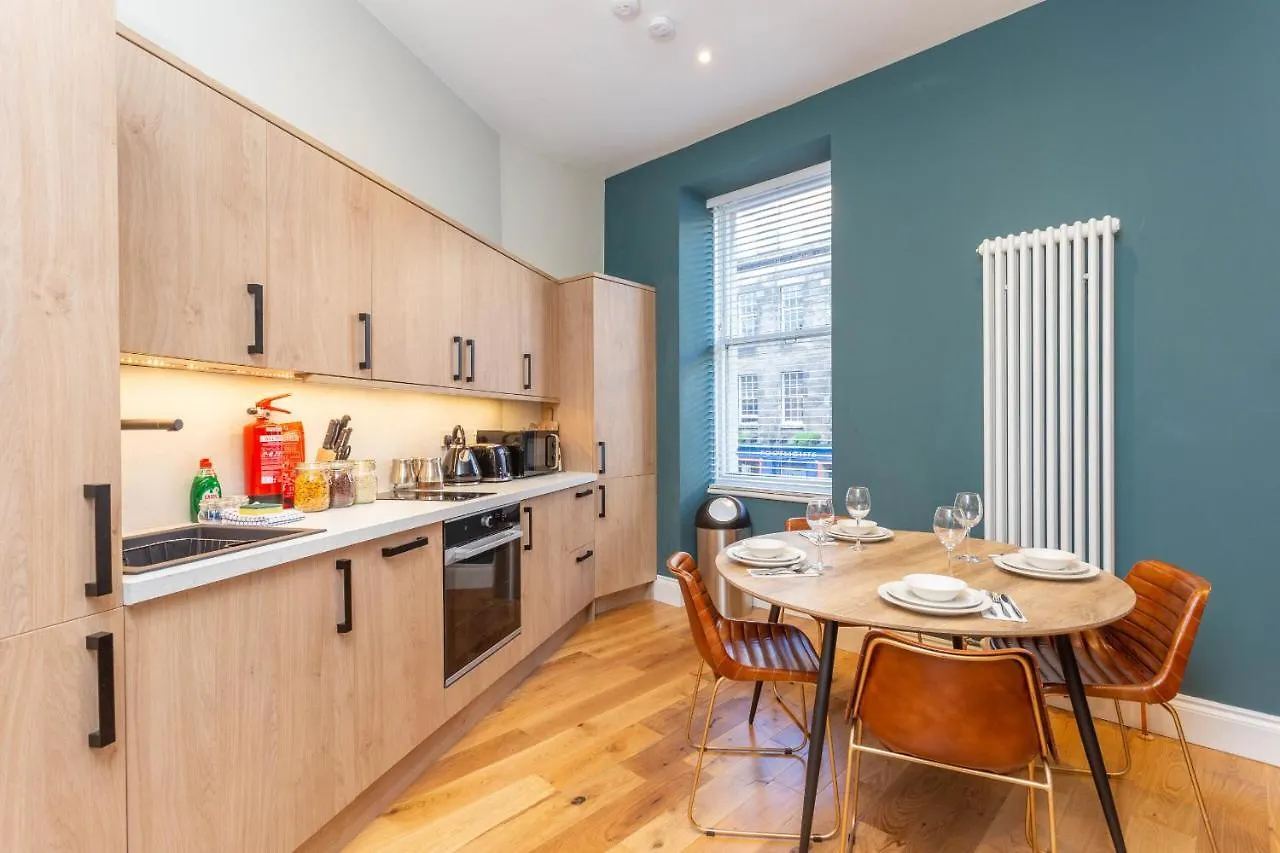 Royal 2Bed Apartment City Center EDI