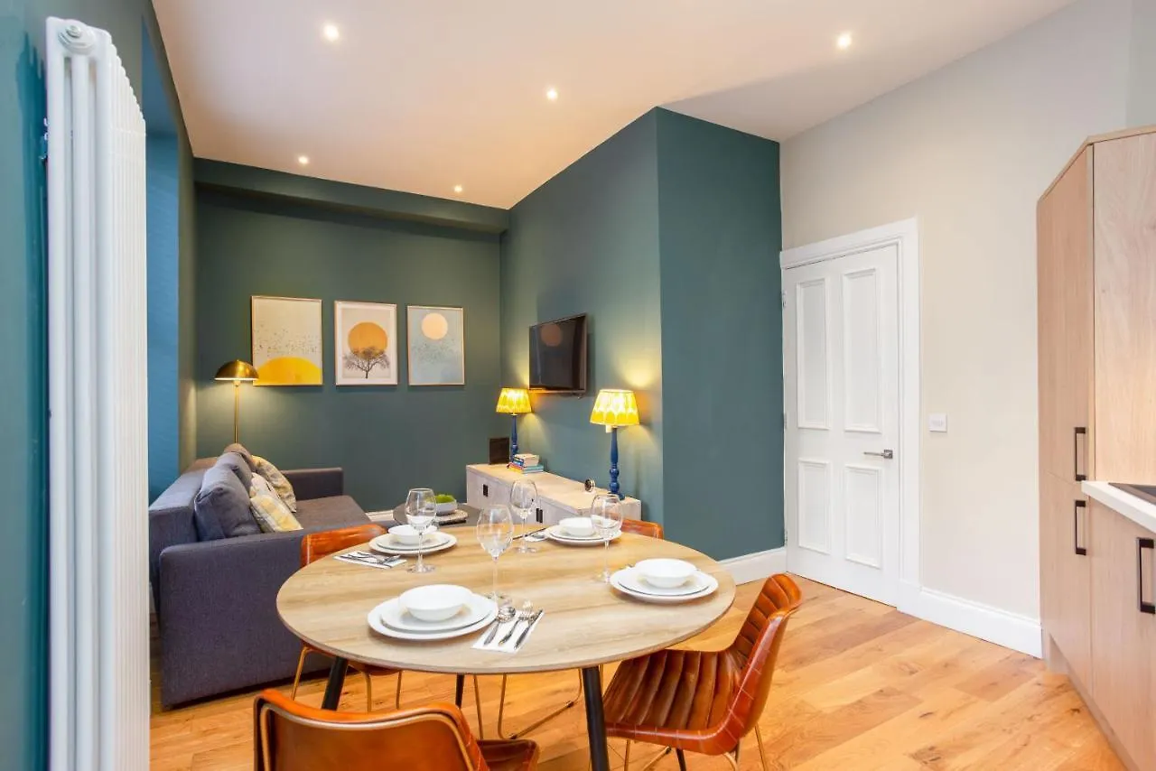 Royal 2Bed Apartment City Center EDI