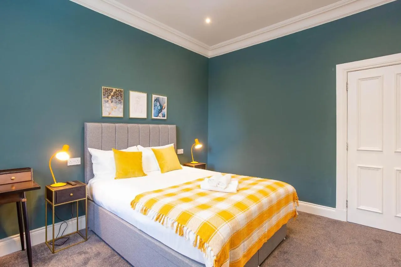 Royal 2Bed Apartment City Center EDI