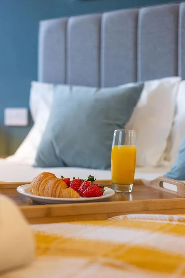 Royal 2Bed Apartment City Center EDI