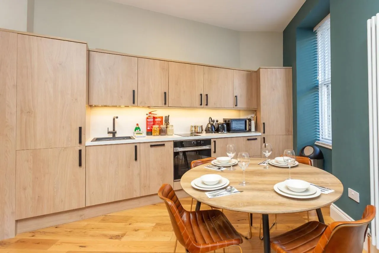 Royal 2Bed Apartment City Center EDI
