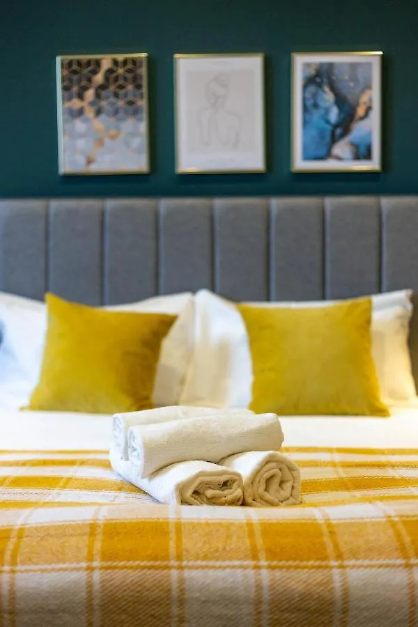 Royal 2Bed Apartment City Center EDI